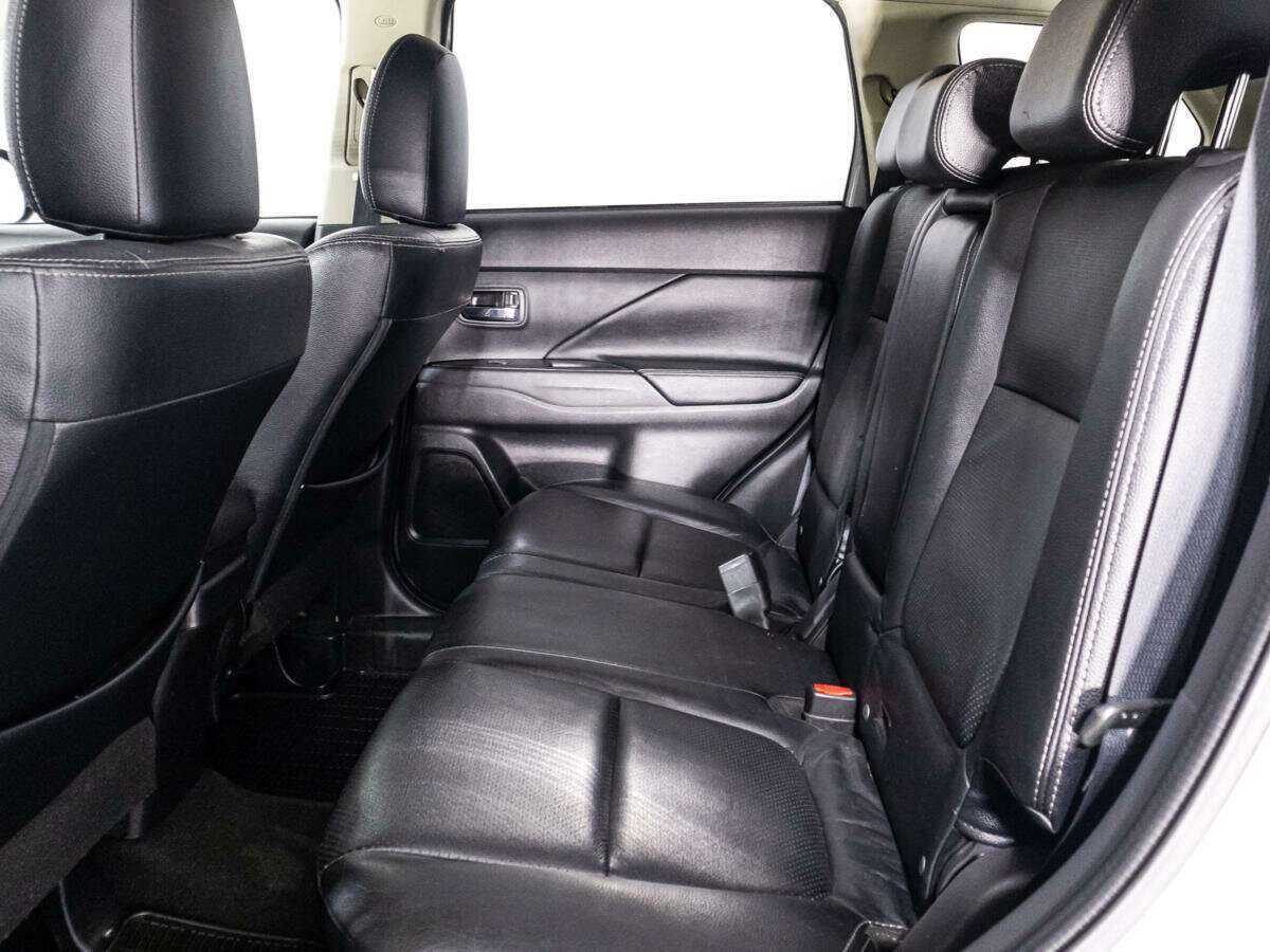 Mitsubishi Outlander 2015 года с пробегом. Фото: #9