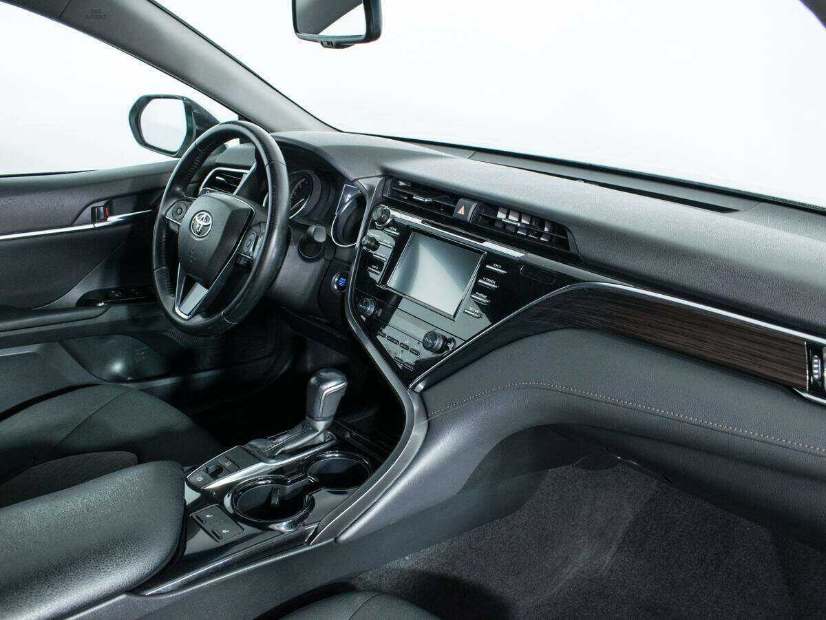 Toyota Camry 2020 года с пробегом. Фото: #8