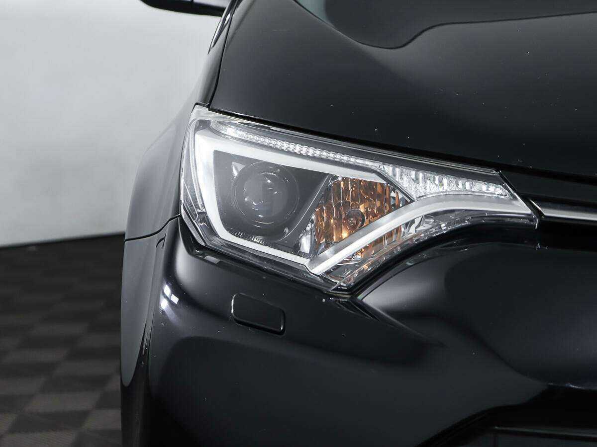 Toyota RAV4 2017 года с пробегом. Фото: #18