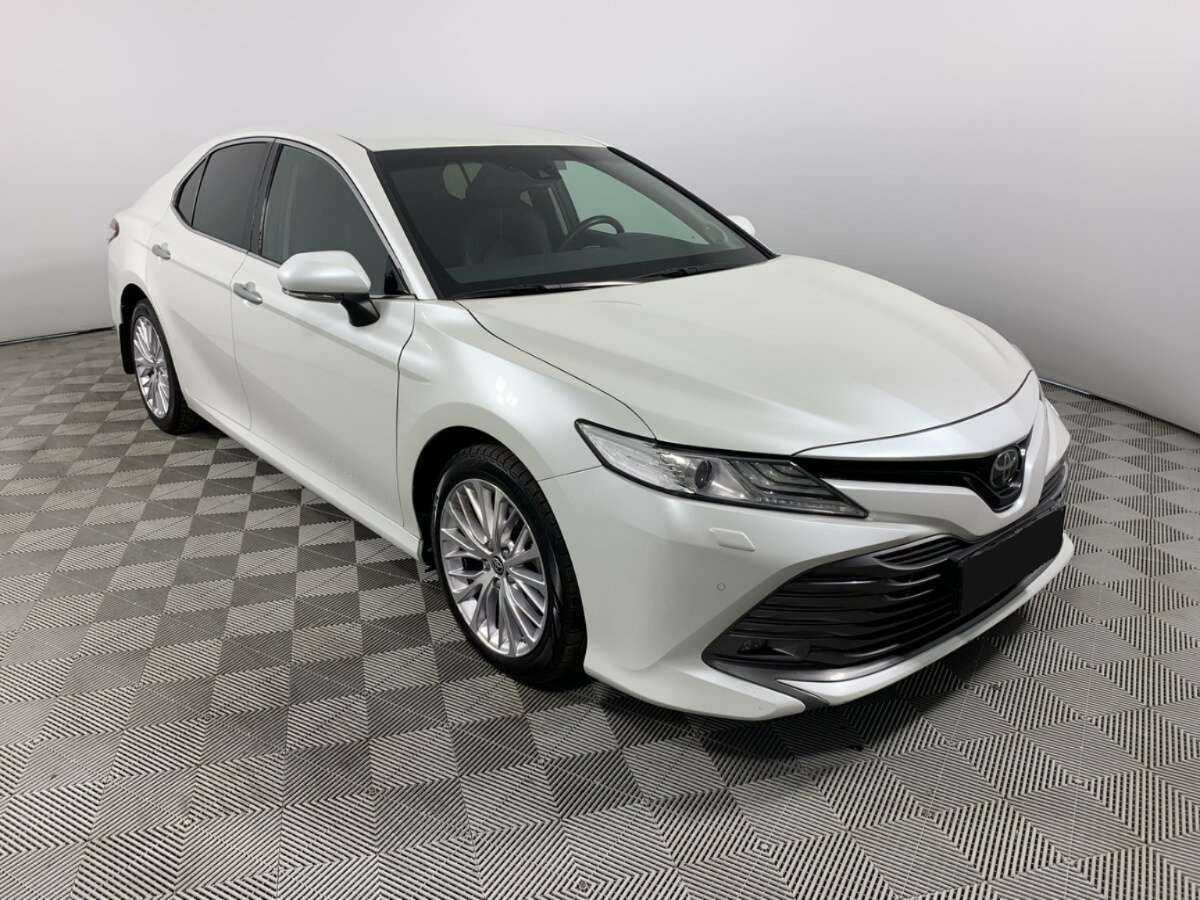 Toyota Camry 2021 года с пробегом. Фото: #2