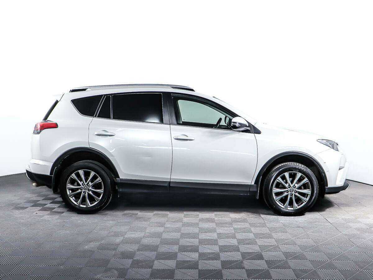 Toyota RAV4 2018 года с пробегом. Фото: #3