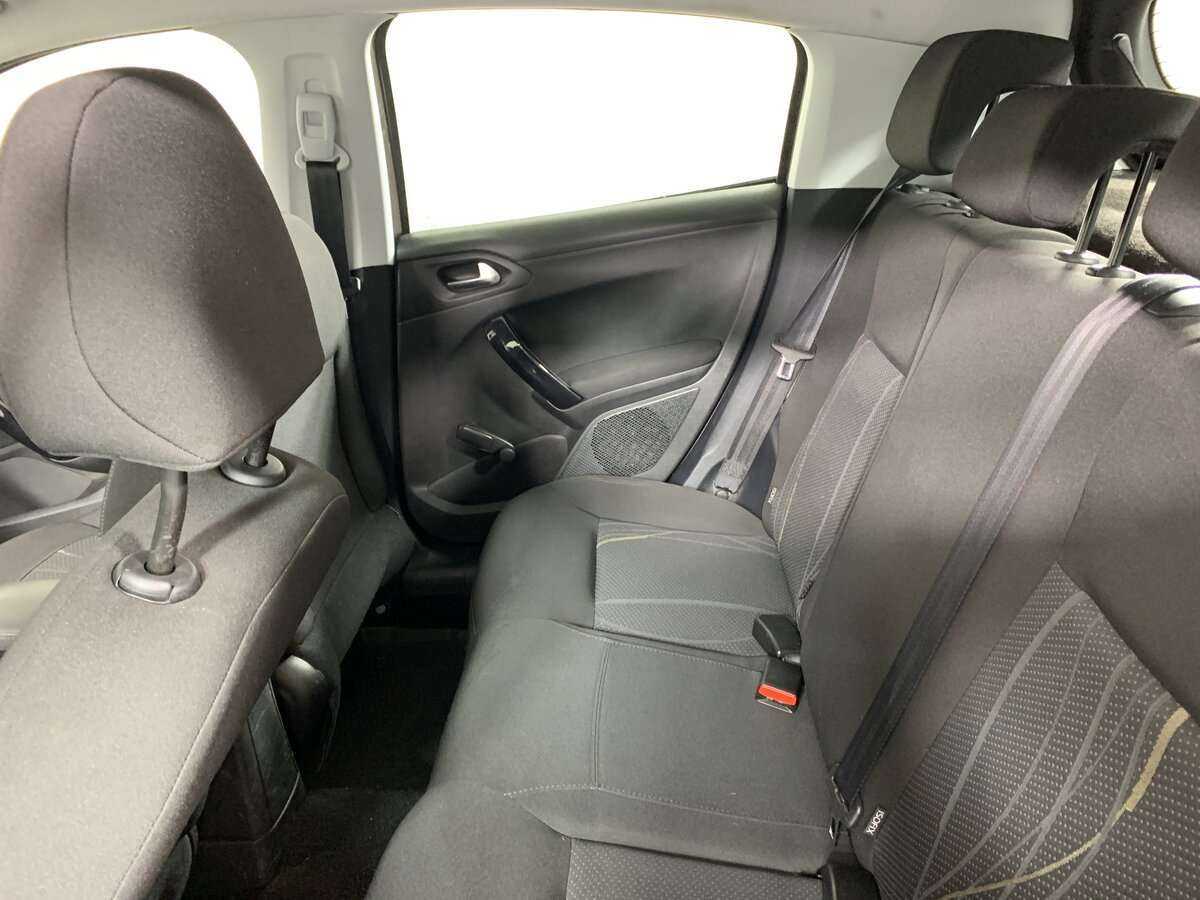 Peugeot 208 2013 года с пробегом. Фото: #15