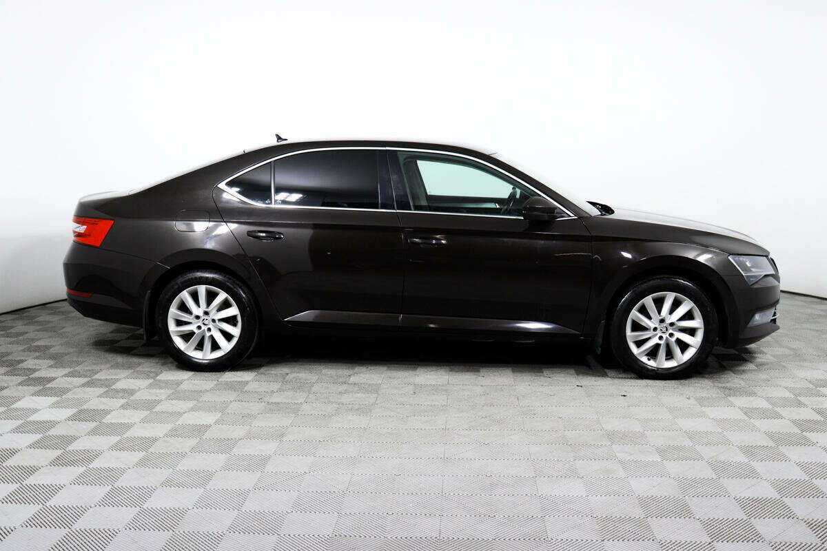 Skoda Superb 2015 года с пробегом. Фото: #3