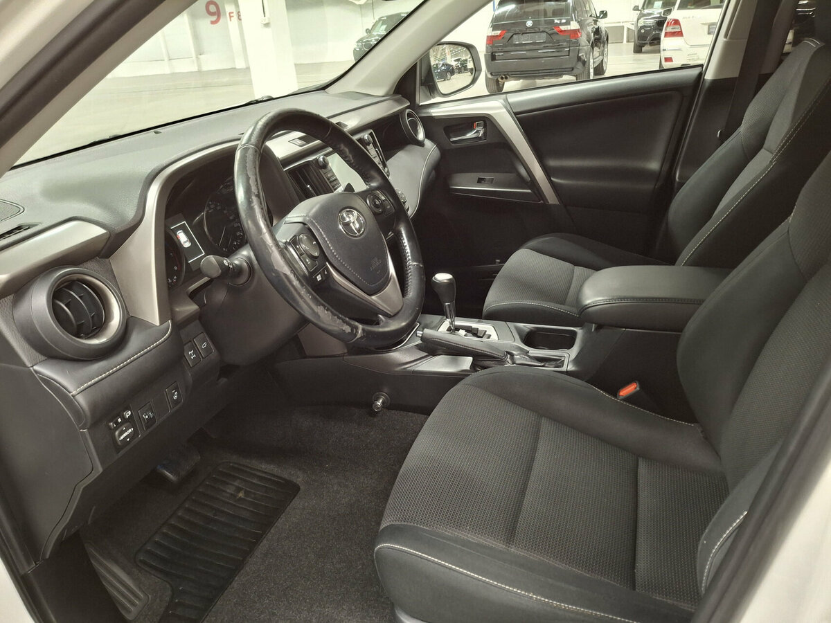 Toyota RAV4 2016 года с пробегом. Фото: #14