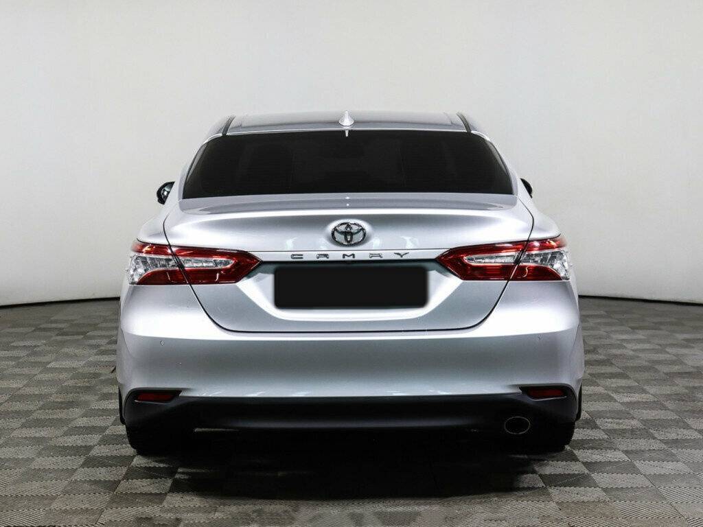 Toyota Camry 2018 года с пробегом. Фото: #4