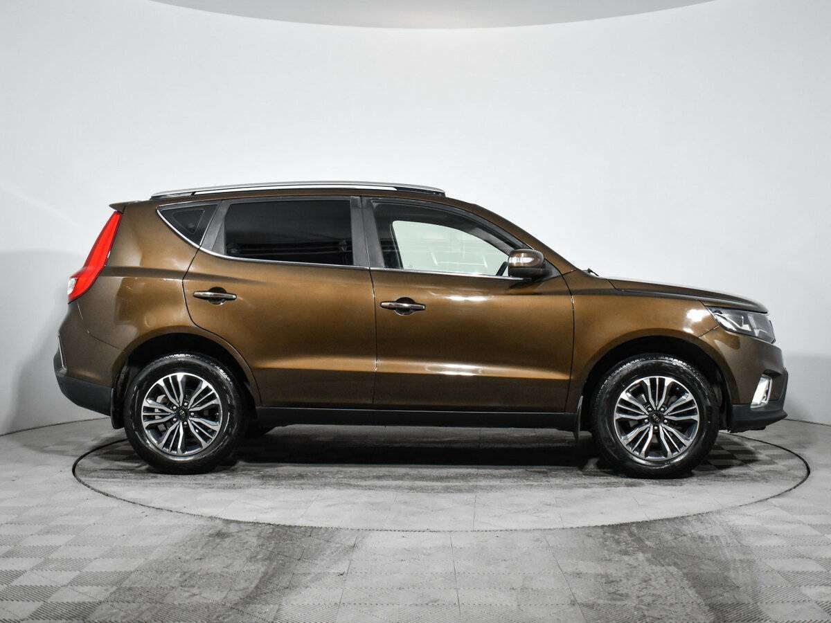 Geely Emgrand X7 2021 года с пробегом. Фото: #3