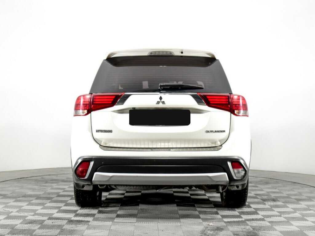 Mitsubishi Outlander 2017 года с пробегом. Фото: #5