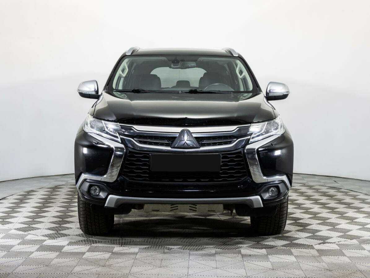 Mitsubishi Pajero Sport 2017 года с пробегом. Фото: #1