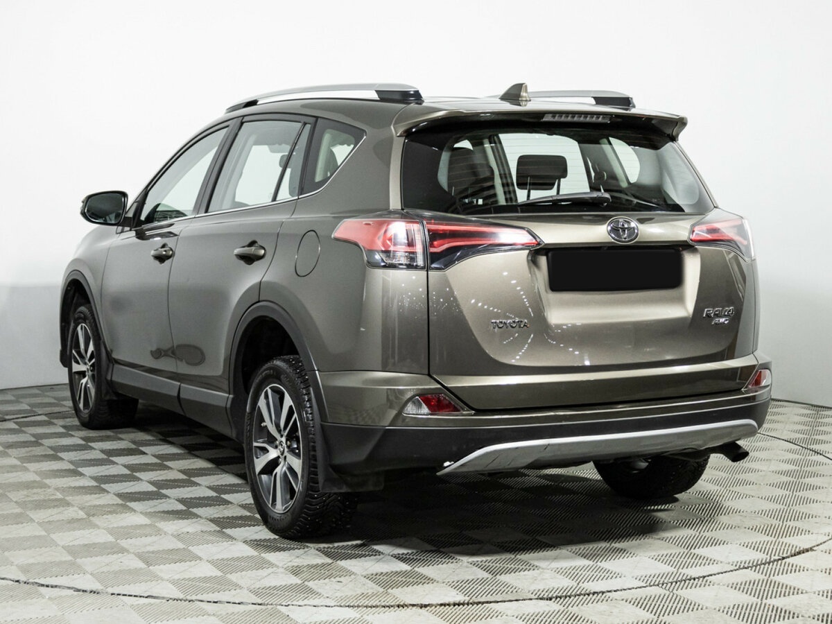 Toyota RAV4 2017 года с пробегом. Фото: #6
