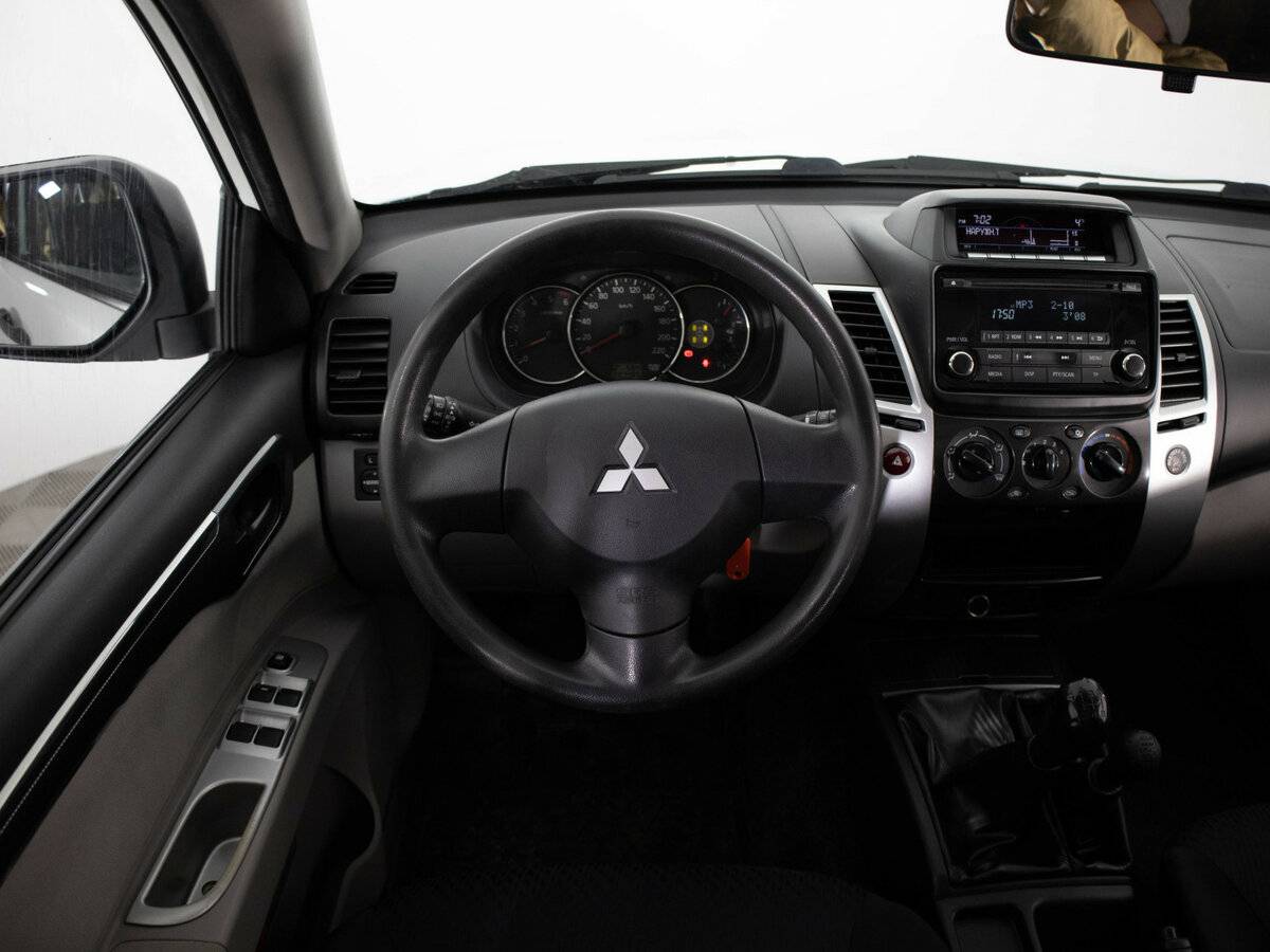 Mitsubishi Pajero Sport 2014 года с пробегом. Фото: #8