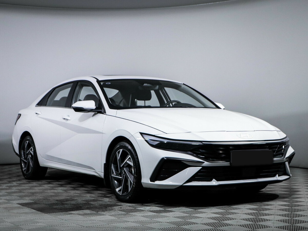 Hyundai Elantra 2023 года с пробегом. Фото: #2