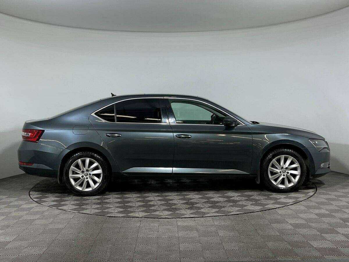 Skoda Superb 2017 года с пробегом. Фото: #3