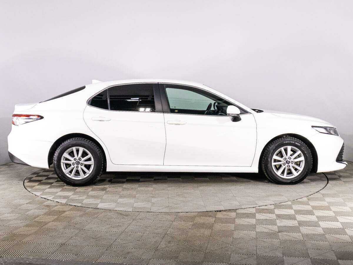 Toyota Camry 2019 года с пробегом. Фото: #3