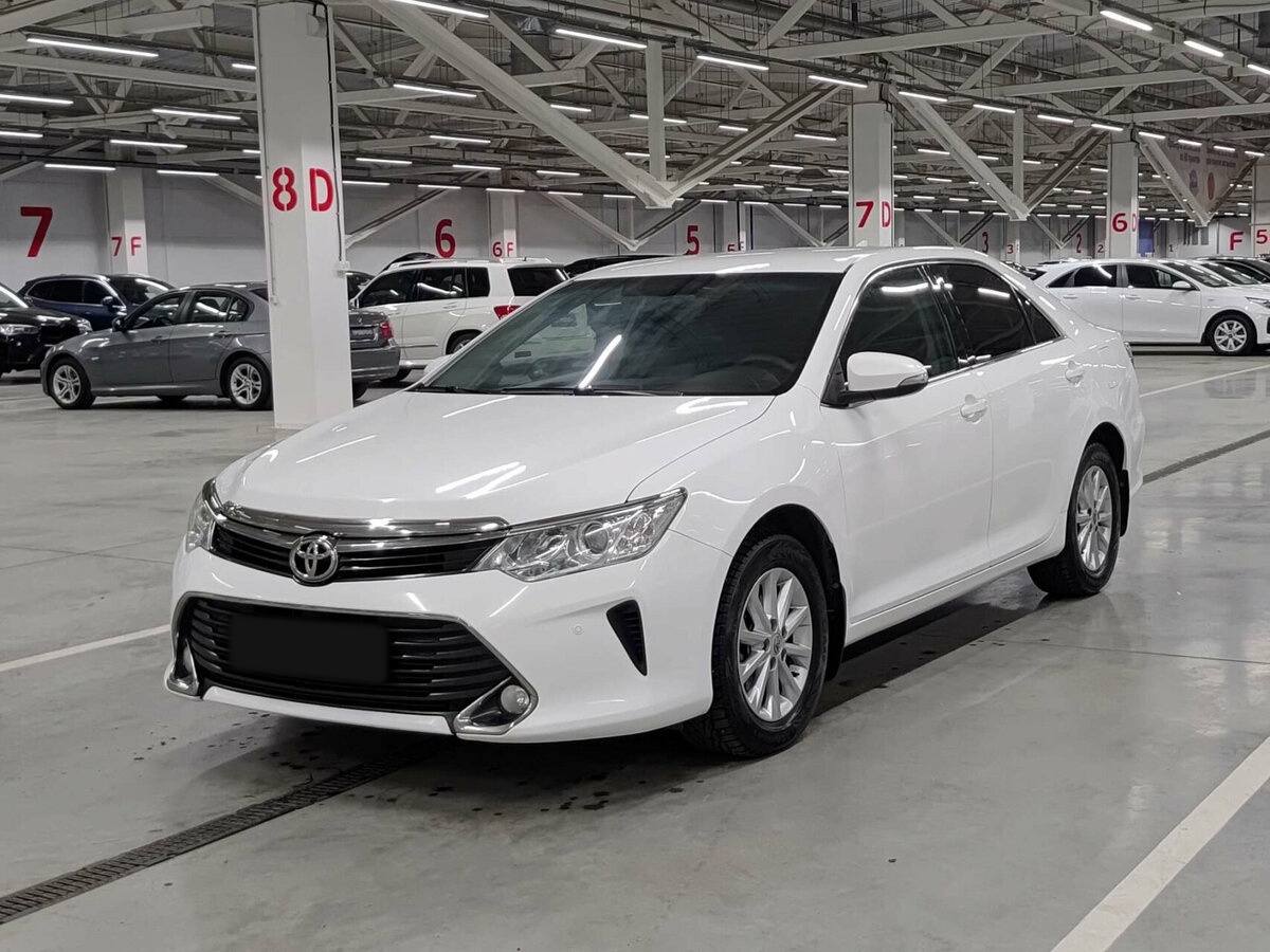 Toyota Camry 2017 года с пробегом. Посмотреть фото
