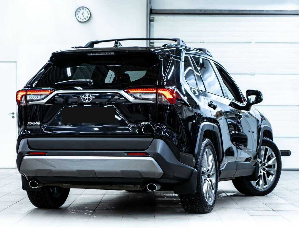 Toyota RAV4 2020 года с пробегом. Фото: #2