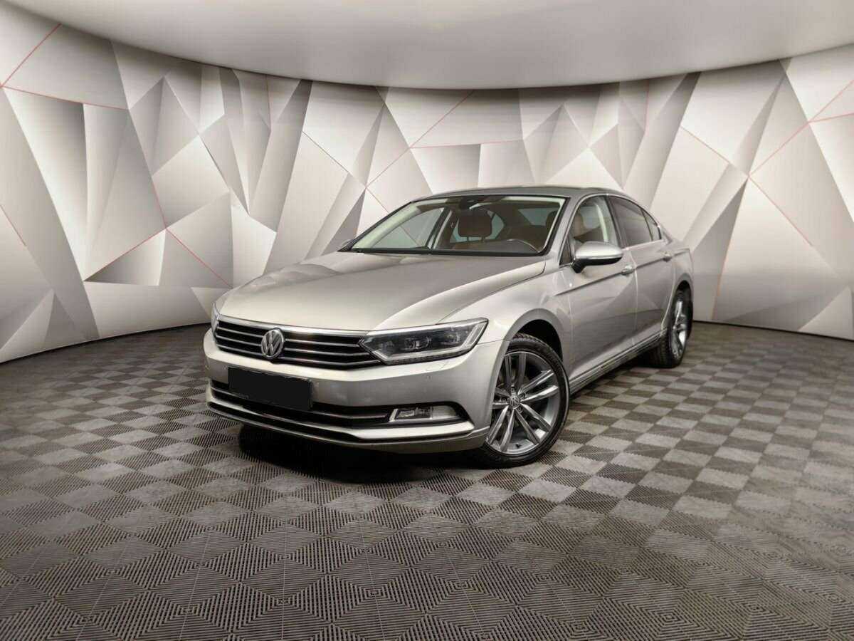 Volkswagen Passat 2017 года с пробегом. Посмотреть фото