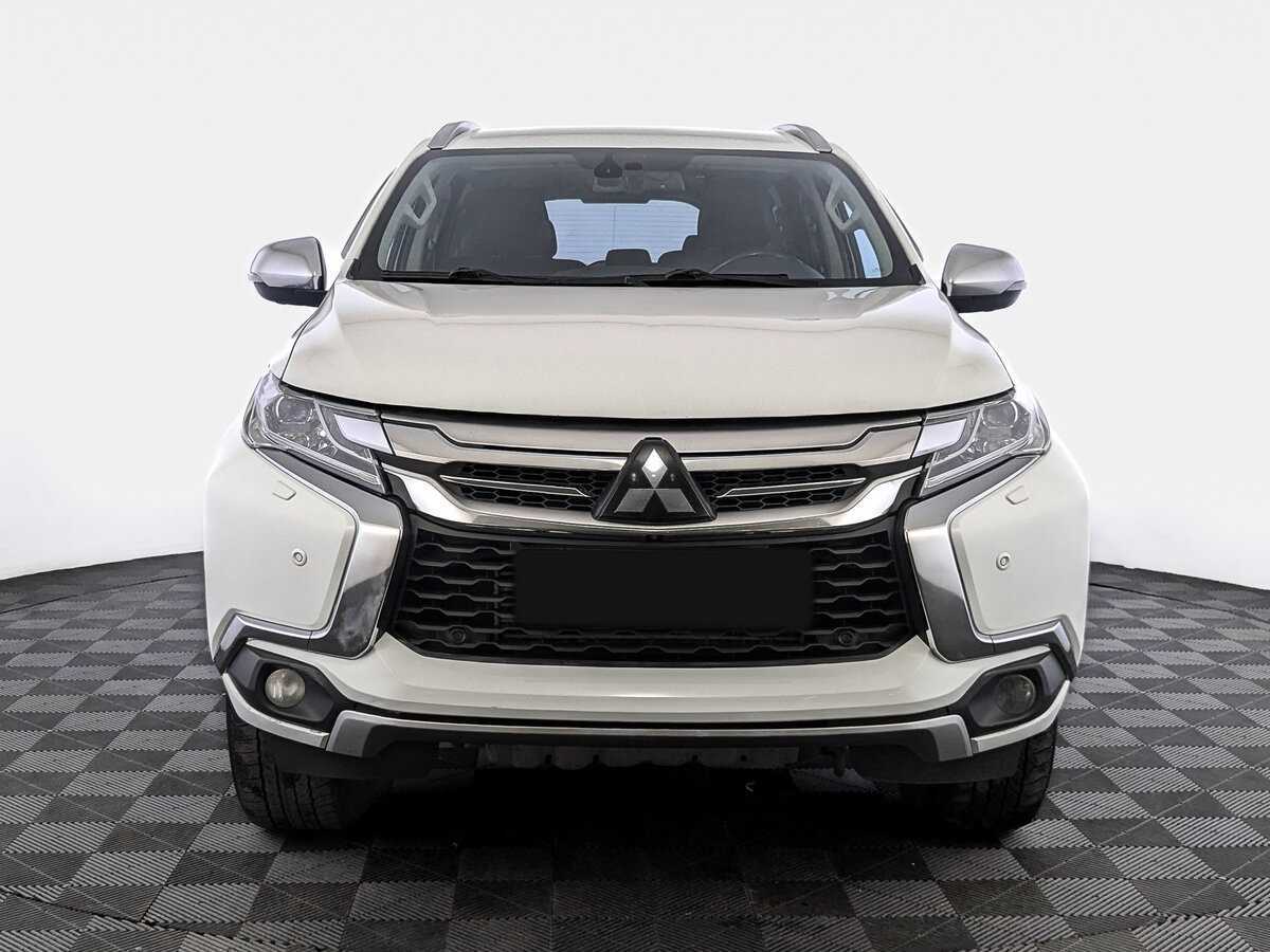 Mitsubishi Pajero Sport 2017 года с пробегом. Фото: #1