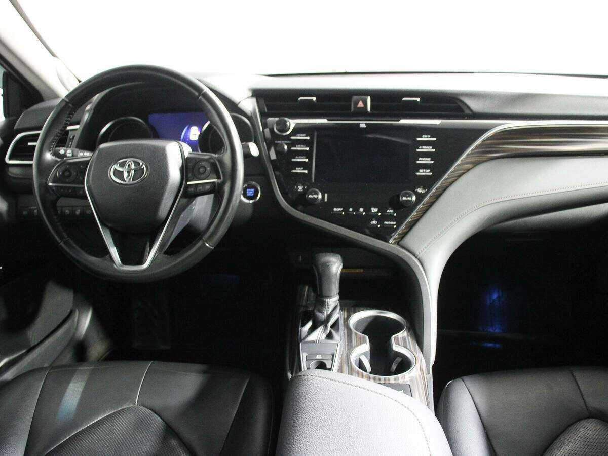 Toyota Camry 2018 года с пробегом. Фото: #8