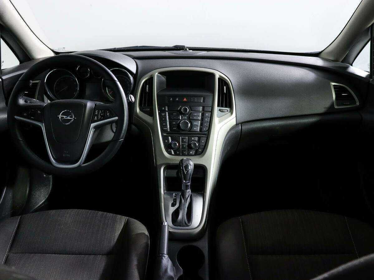 Opel Astra 2012 года с пробегом. Фото: #9