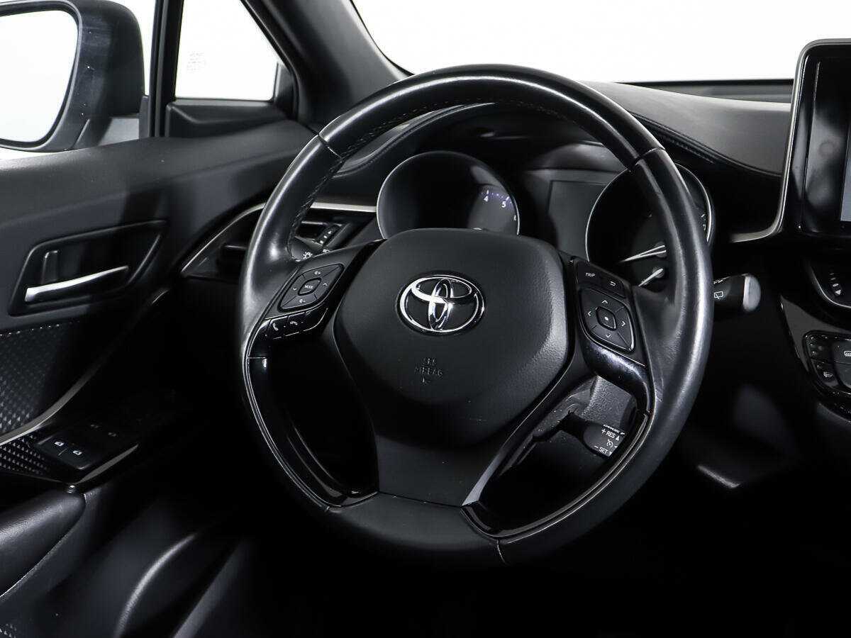 Toyota C-HR 2018 года с пробегом. Фото: #14