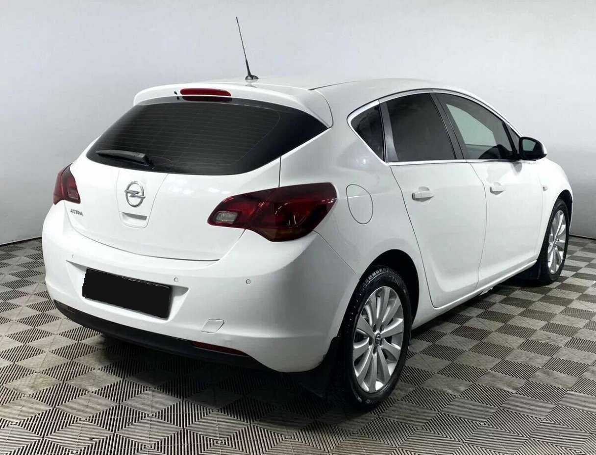 Opel Astra 2012 года с пробегом. Фото: #4
