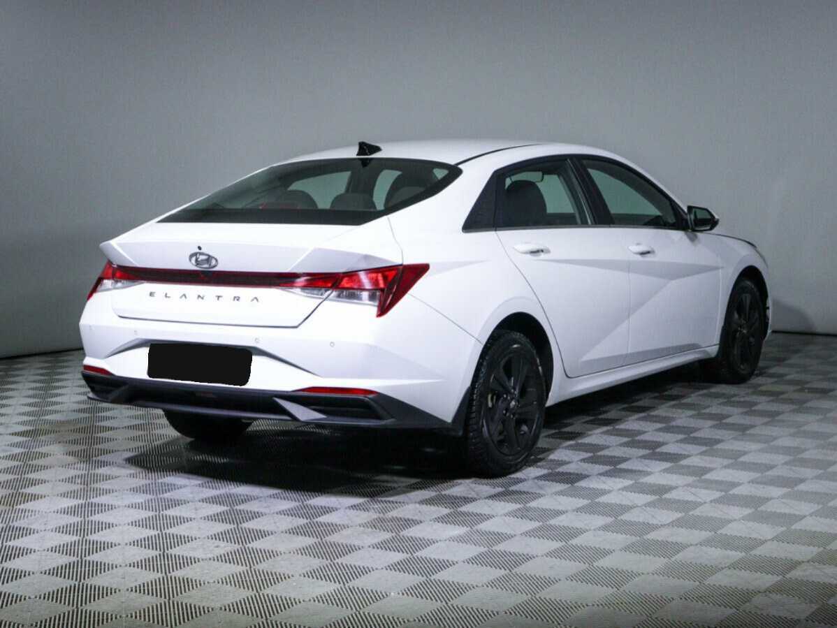 Hyundai Elantra 2021 года с пробегом. Фото: #4