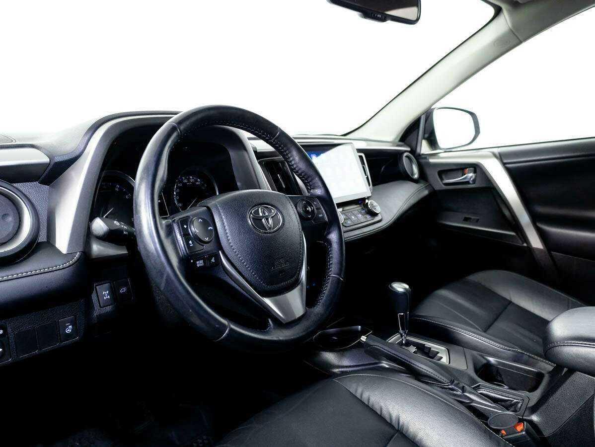 Toyota RAV4 2018 года с пробегом. Фото: #9