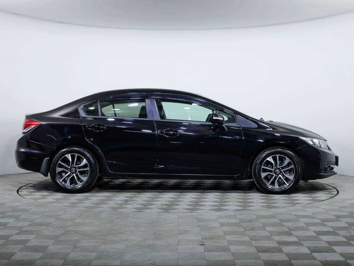 Honda Civic 2013 года с пробегом. Фото: #2