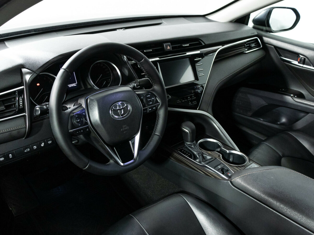 Toyota Camry 2019 года с пробегом. Фото: #10
