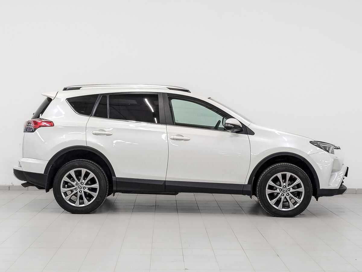Toyota RAV4 2017 года с пробегом. Фото: #3