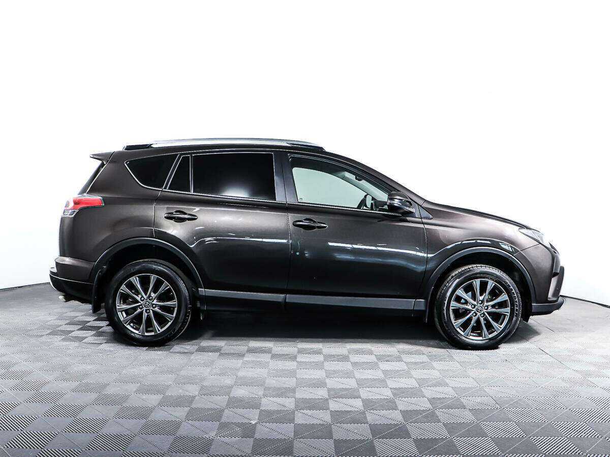Toyota RAV4 2018 года с пробегом. Фото: #3