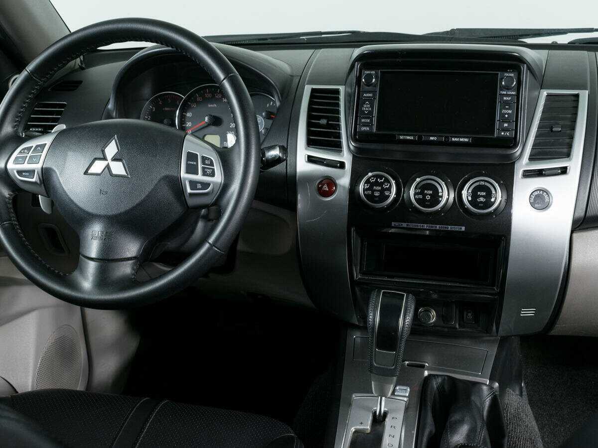 Mitsubishi Pajero Sport 2013 года с пробегом. Фото: #11
