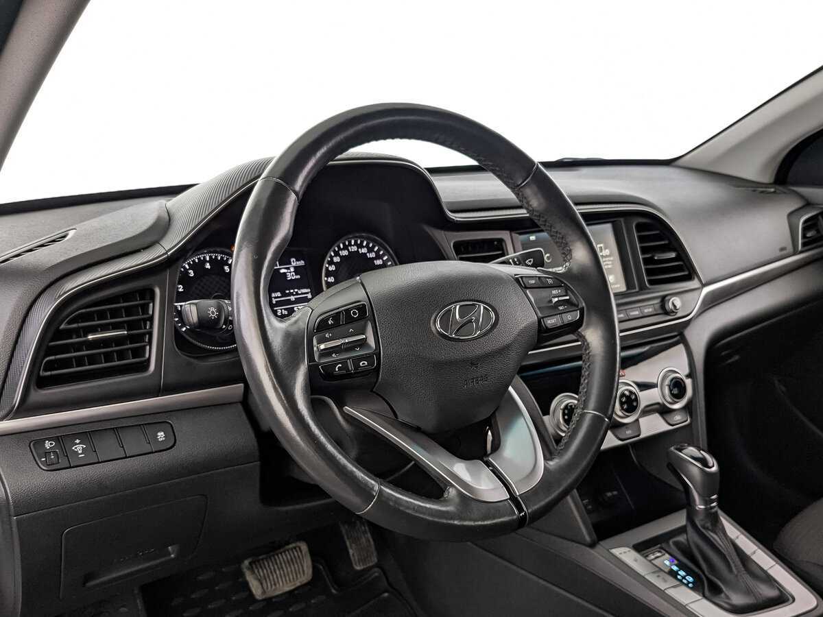 Hyundai Elantra 2019 года с пробегом. Фото: #12