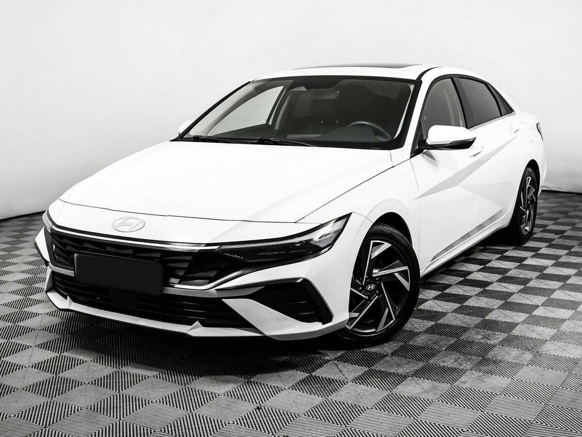 Hyundai Elantra 2023 года с пробегом. Посмотреть фото