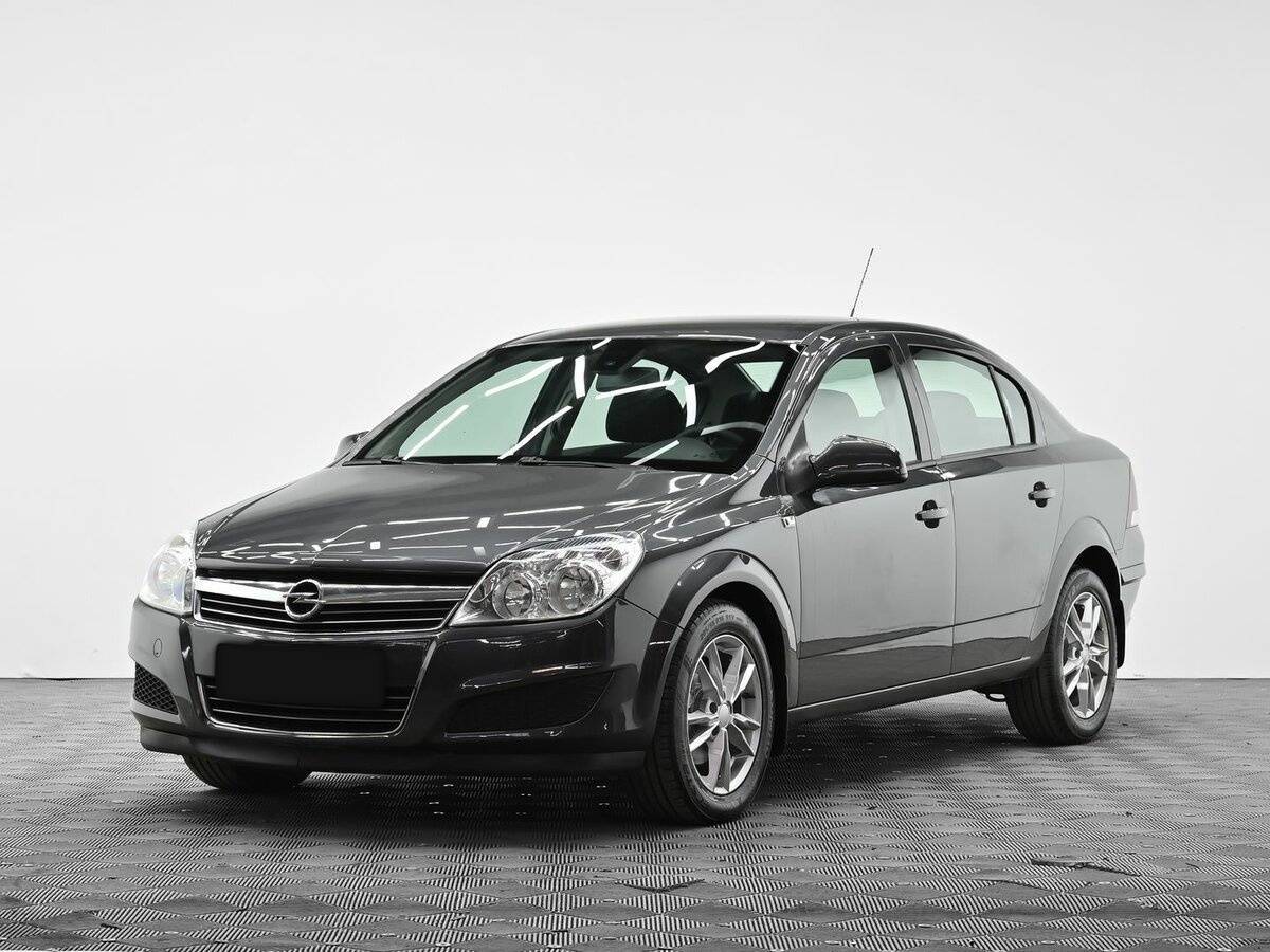 Opel Astra 2012 года с пробегом. Посмотреть фото