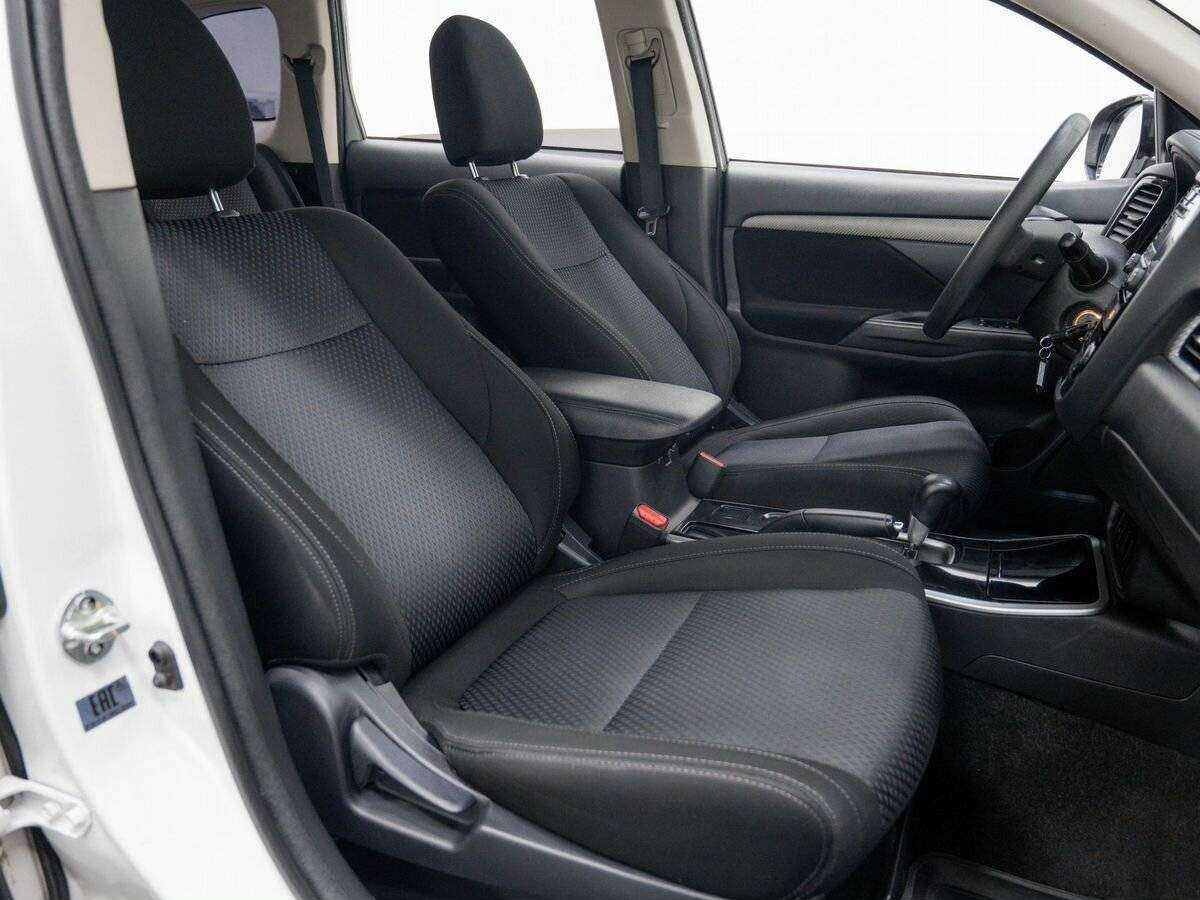 Mitsubishi Outlander 2018 года с пробегом. Фото: #7