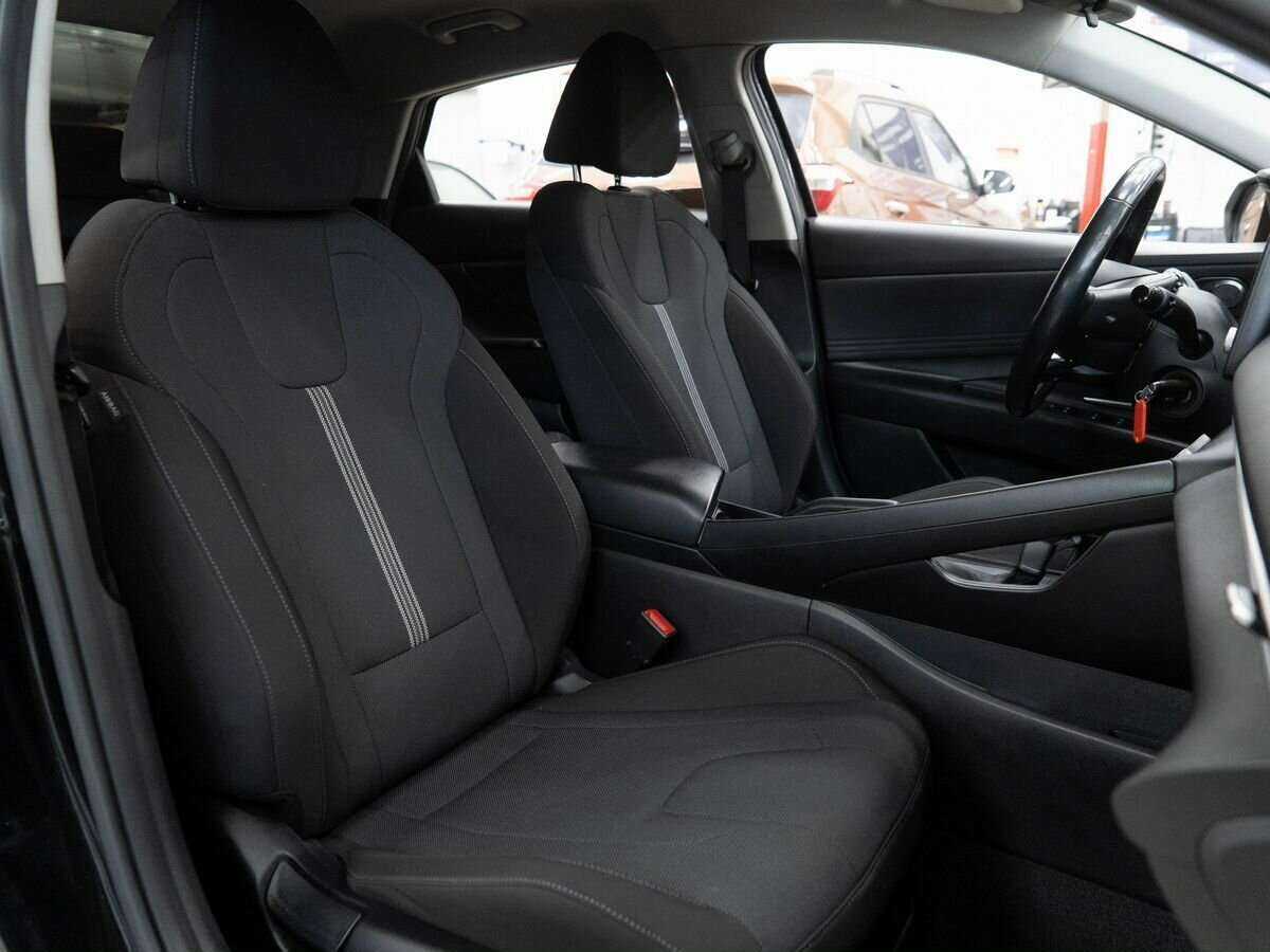 Hyundai Elantra 2021 года с пробегом. Фото: #9