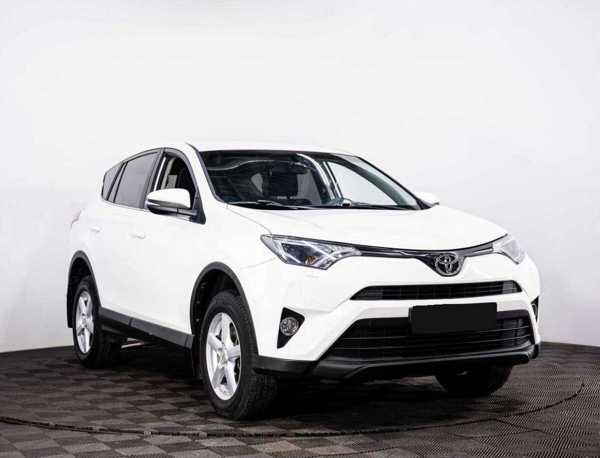 Toyota RAV4 2017 года с пробегом. Фото: #2