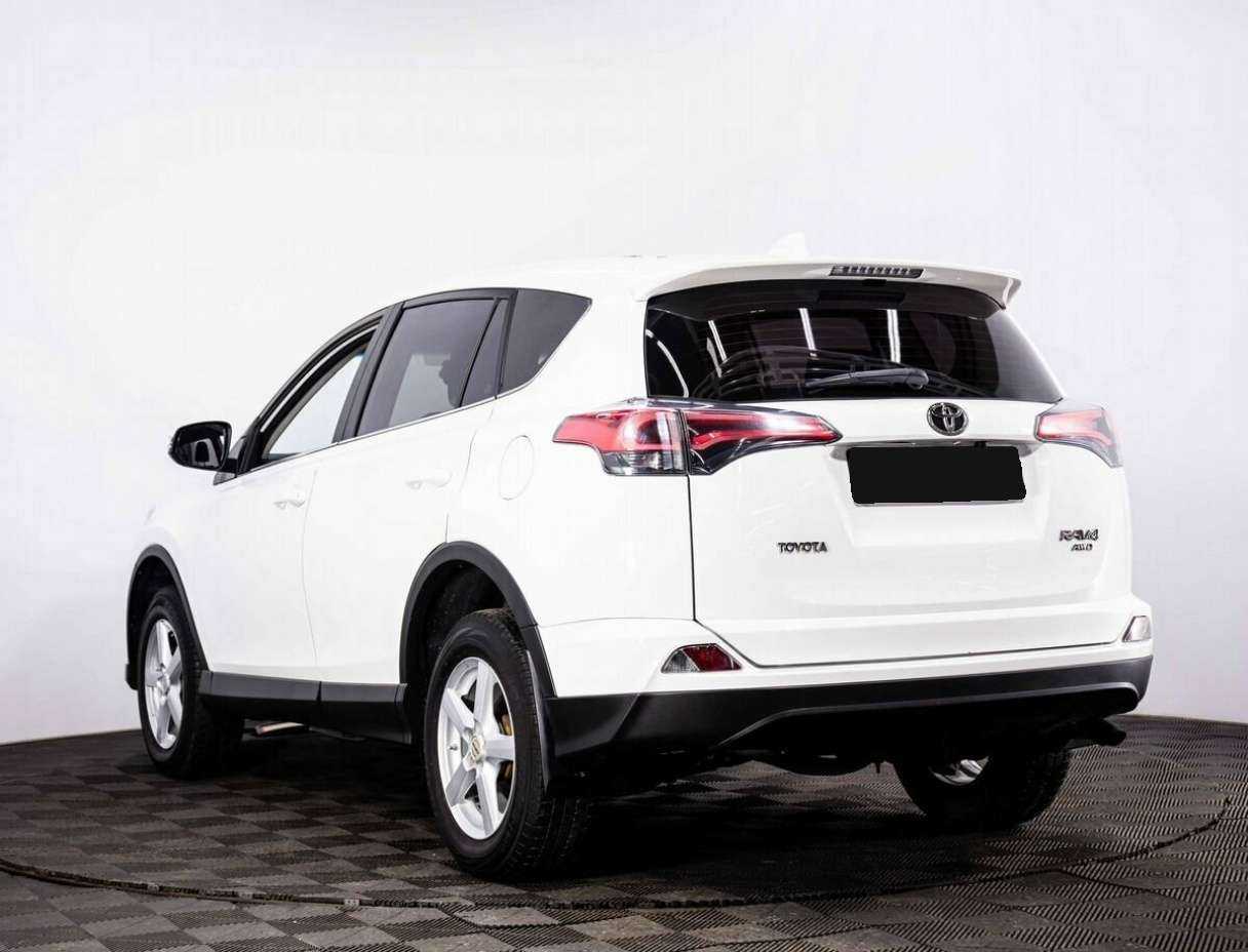 Toyota RAV4 2017 года с пробегом. Фото: #3