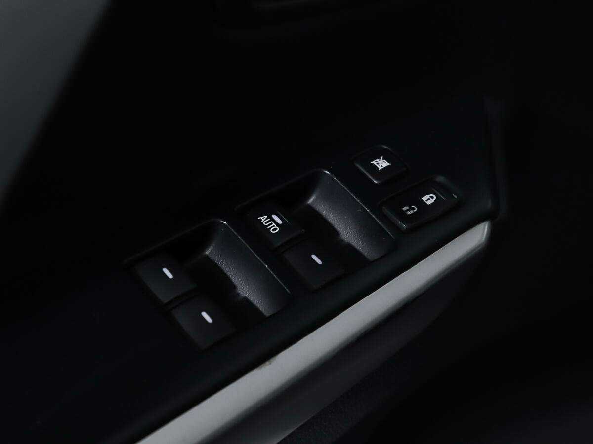 Mitsubishi Pajero Sport 2018 года с пробегом. Фото: #18