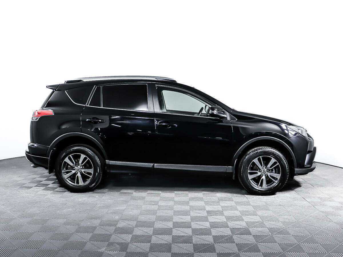 Toyota RAV4 2017 года с пробегом. Фото: #3