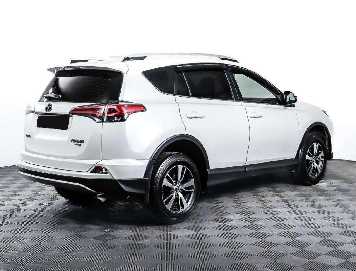 Toyota RAV4 2019 года с пробегом. Фото: #4