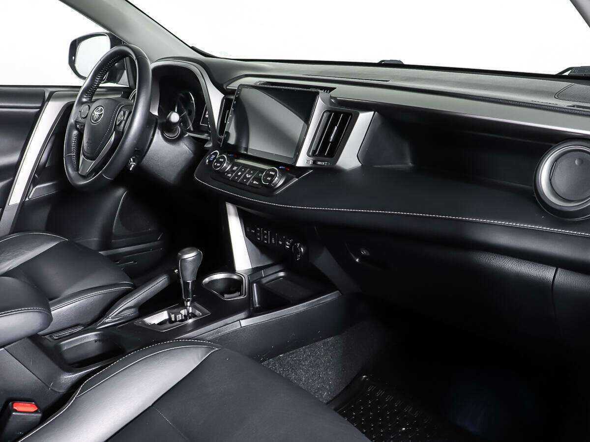 Toyota RAV4 2018 года с пробегом. Фото: #8