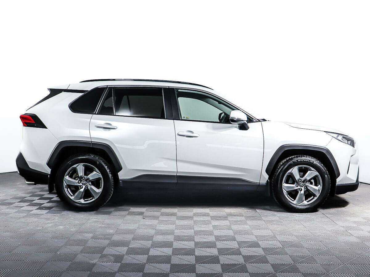 Toyota RAV4 2019 года с пробегом. Фото: #3