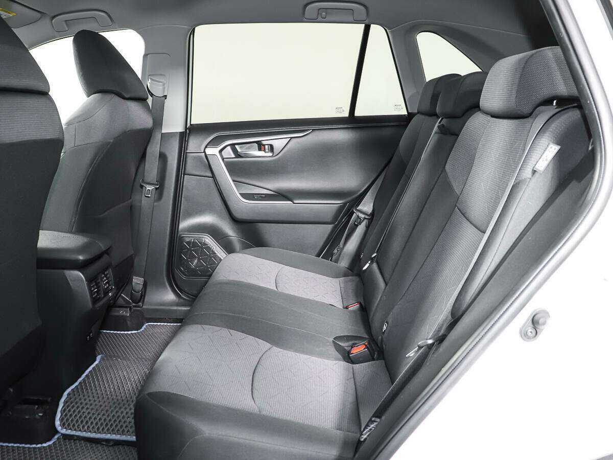 Toyota RAV4 2019 года с пробегом. Фото: #9