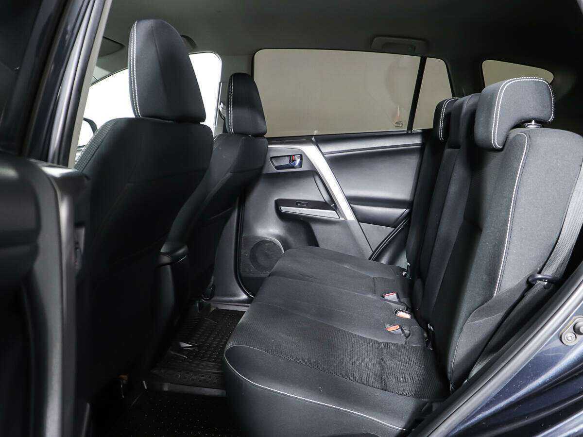 Toyota RAV4 2017 года с пробегом. Фото: #9