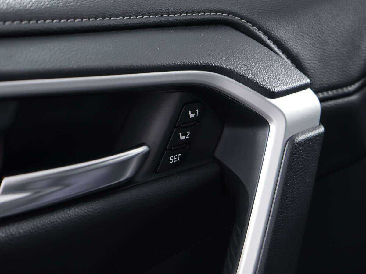 Toyota RAV4 2019 года с пробегом. Фото: #14