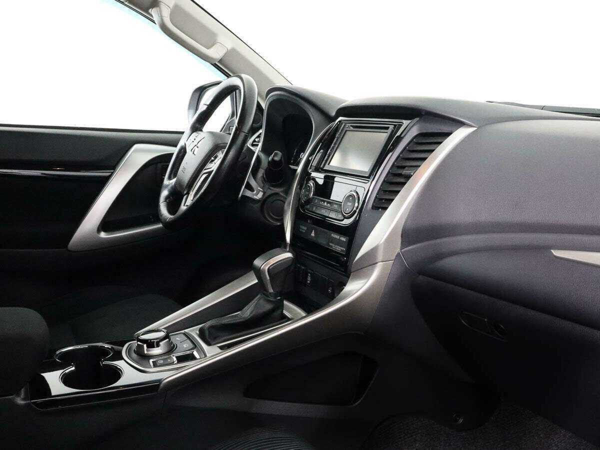 Mitsubishi Pajero Sport 2017 года с пробегом. Фото: #6