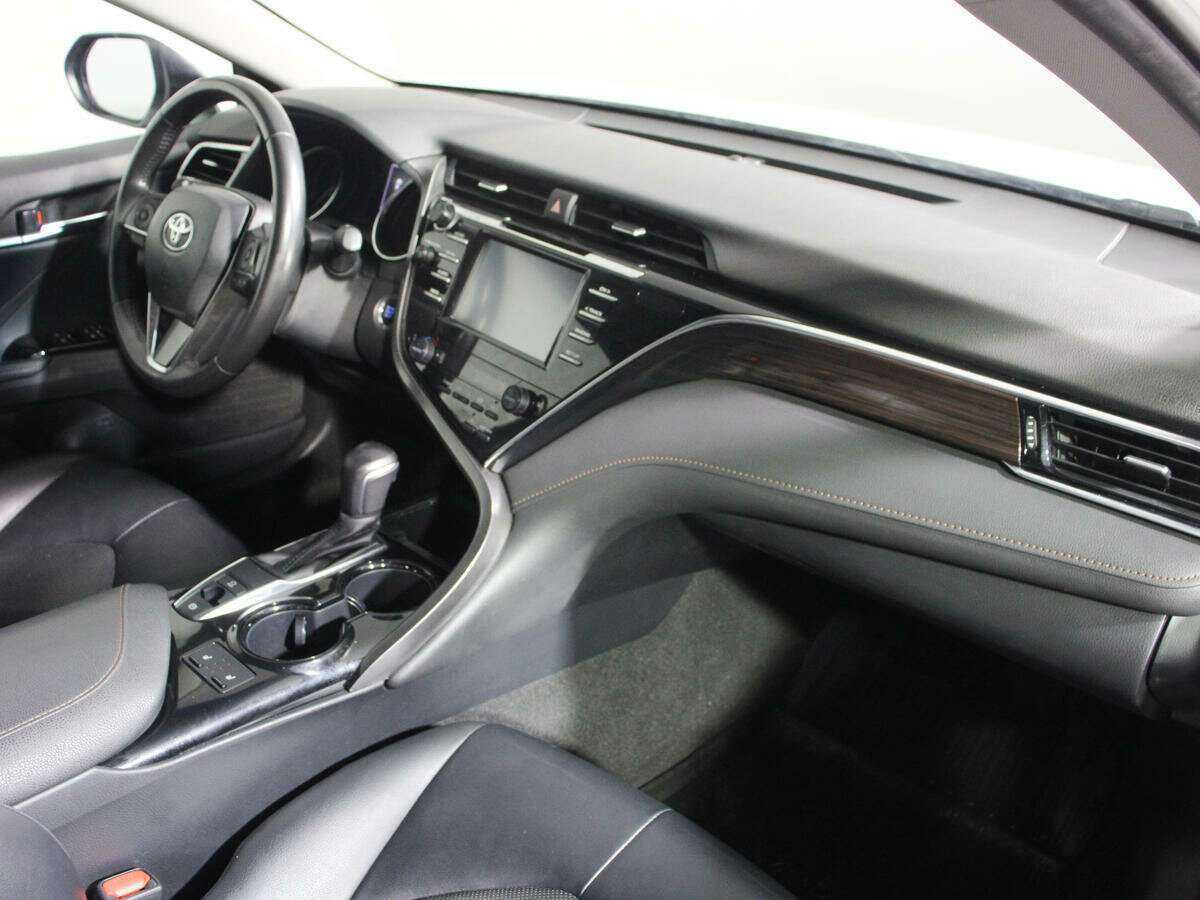 Toyota Camry 2020 года с пробегом. Фото: #8