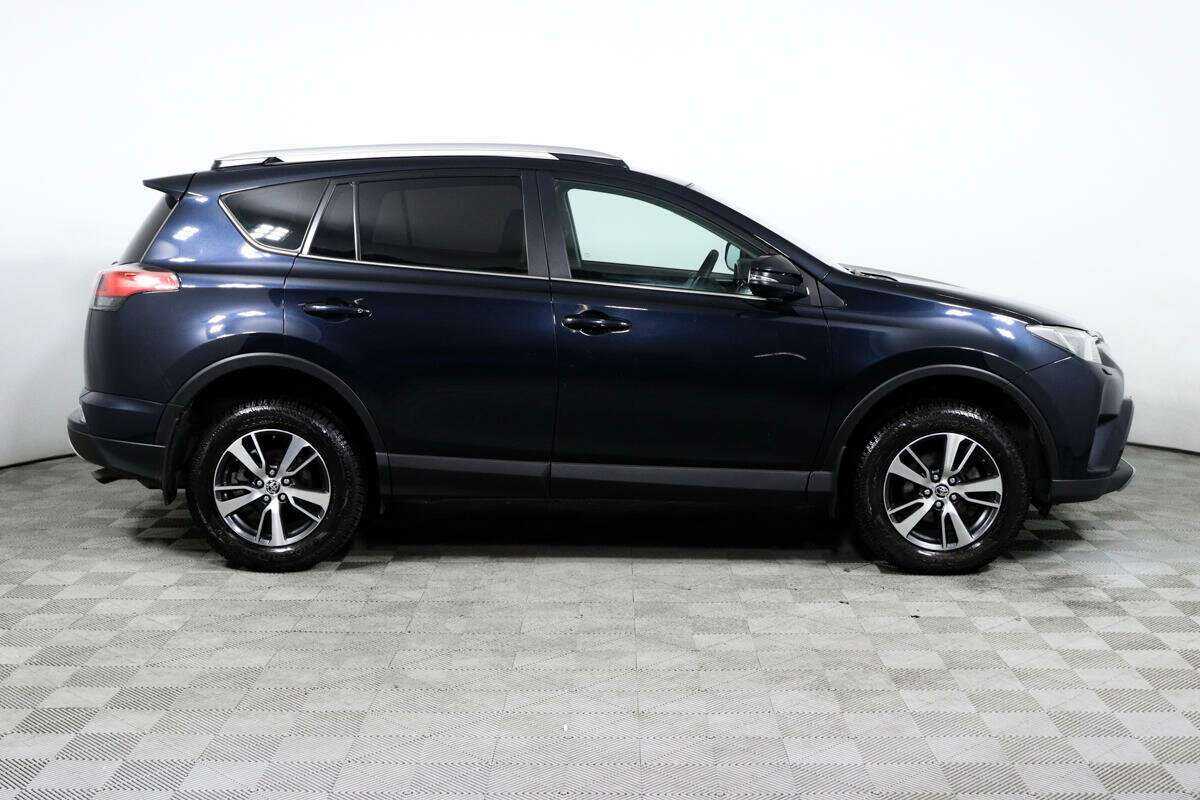 Toyota RAV4 2017 года с пробегом. Фото: #3